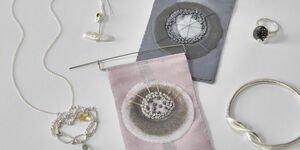 Image of a set of jewellery.