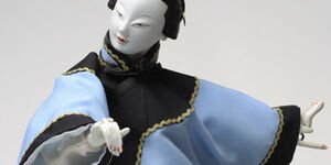 Image of a woman in traditional Chinese costume.