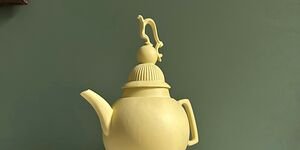 Image of a yellow teapot.