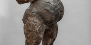 Image of a sculpture of a pregnant woman.