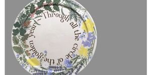 Image of a decorated Christmas bowl.
