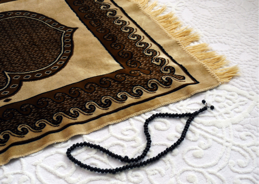 A tasbeeh and prayer mat